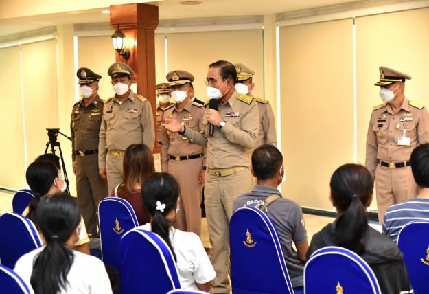 ประยุทธ์ เยี่ยมกำลังพล ร.ล.สุโขทัย