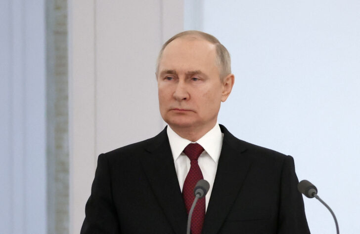 Russian President Vladimir Putin attends a ceremony to award Gold Star medals to Heroes of Russia, in Moscow ยูเครนเตือนรัสเซียเตรียมถล่มช่วงปีใหม่