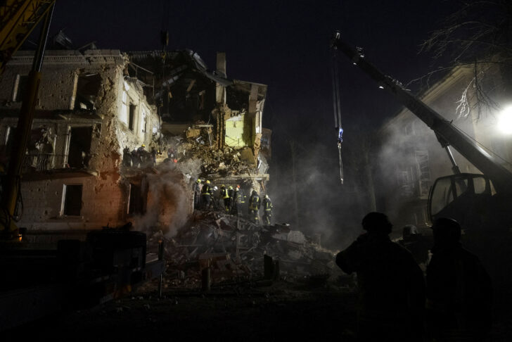 Aftermath of a Russian missile strike in Kryvyi Rih รัสเซียจัดหนัก ยิงขีปนาวุธ 70 ลูก ถล่มยูเครน เสียชีวิต 4 ราย