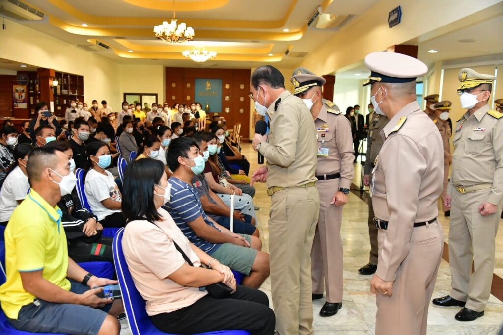 ประยุทธ์ ร่วมพิธีพระราชทานน้ำหลวงอาบศพ-เยี่ยมกำลังพล เรือหลวงสุโขทัย