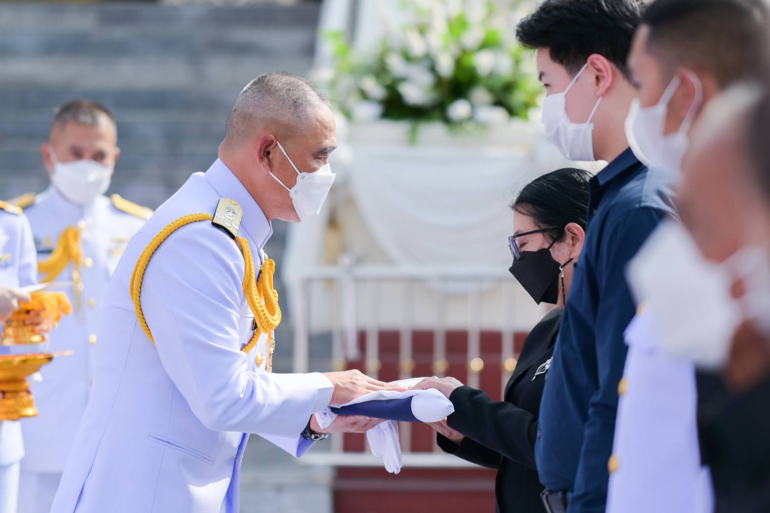 พระราชทานเพลิงกำลังพลเรือหลวงสุโขทัย-ผบ.ทร.มอบเงินช่วย 3 ครอบครัว