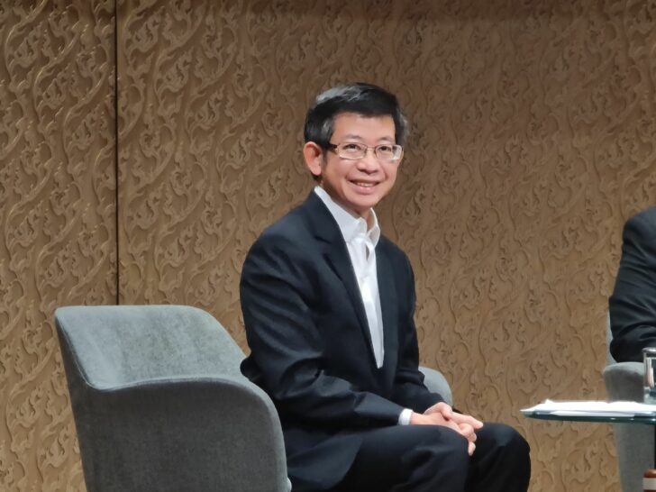 ดร.กอบศักดิ์ ภูตระกูล ดร.กอบศักดิ์ ภูตระกูล