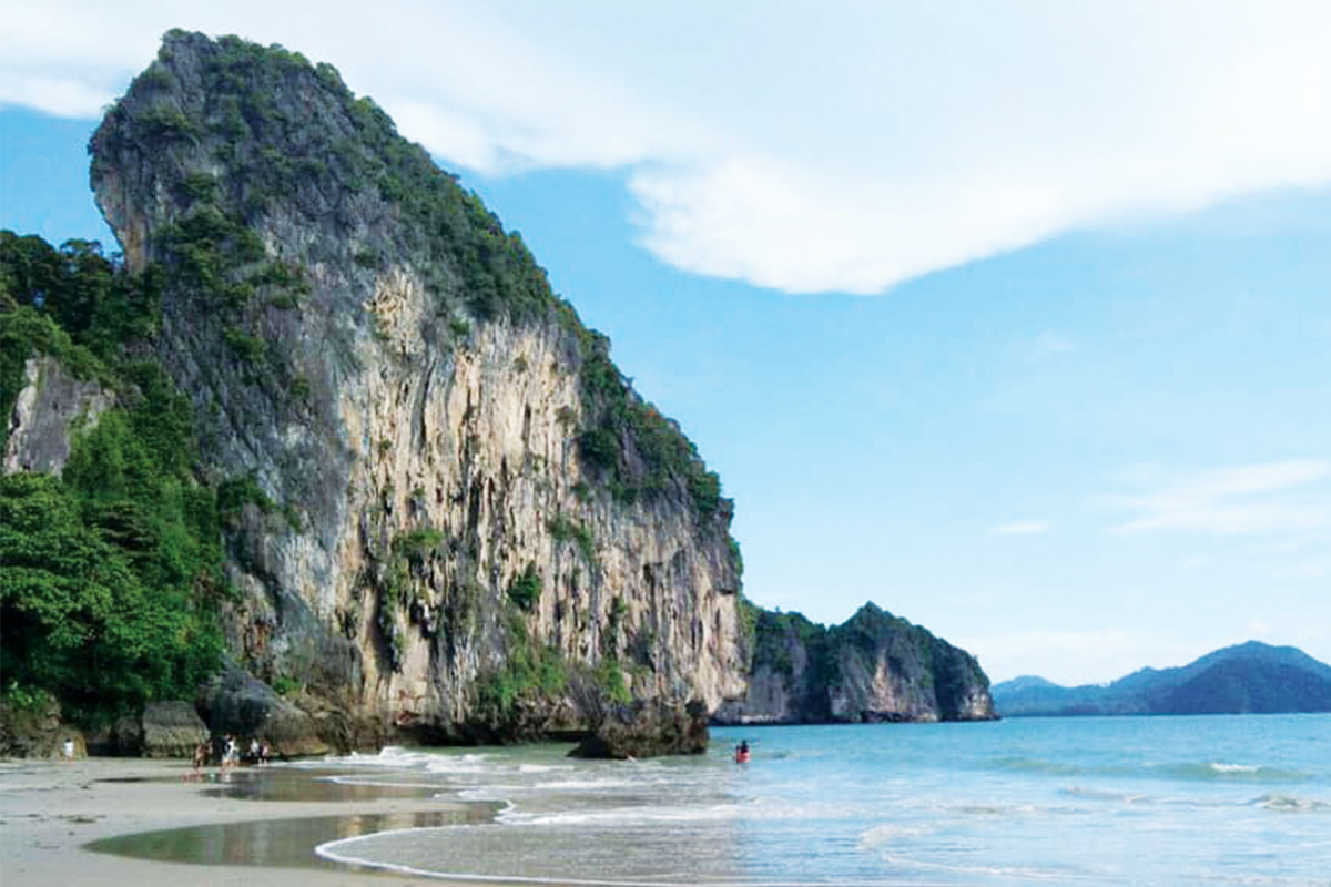 ตรังนักท่องเที่ยวพุ่ง 300% ฟันรายได้กว่า 2.6 พันล้าน