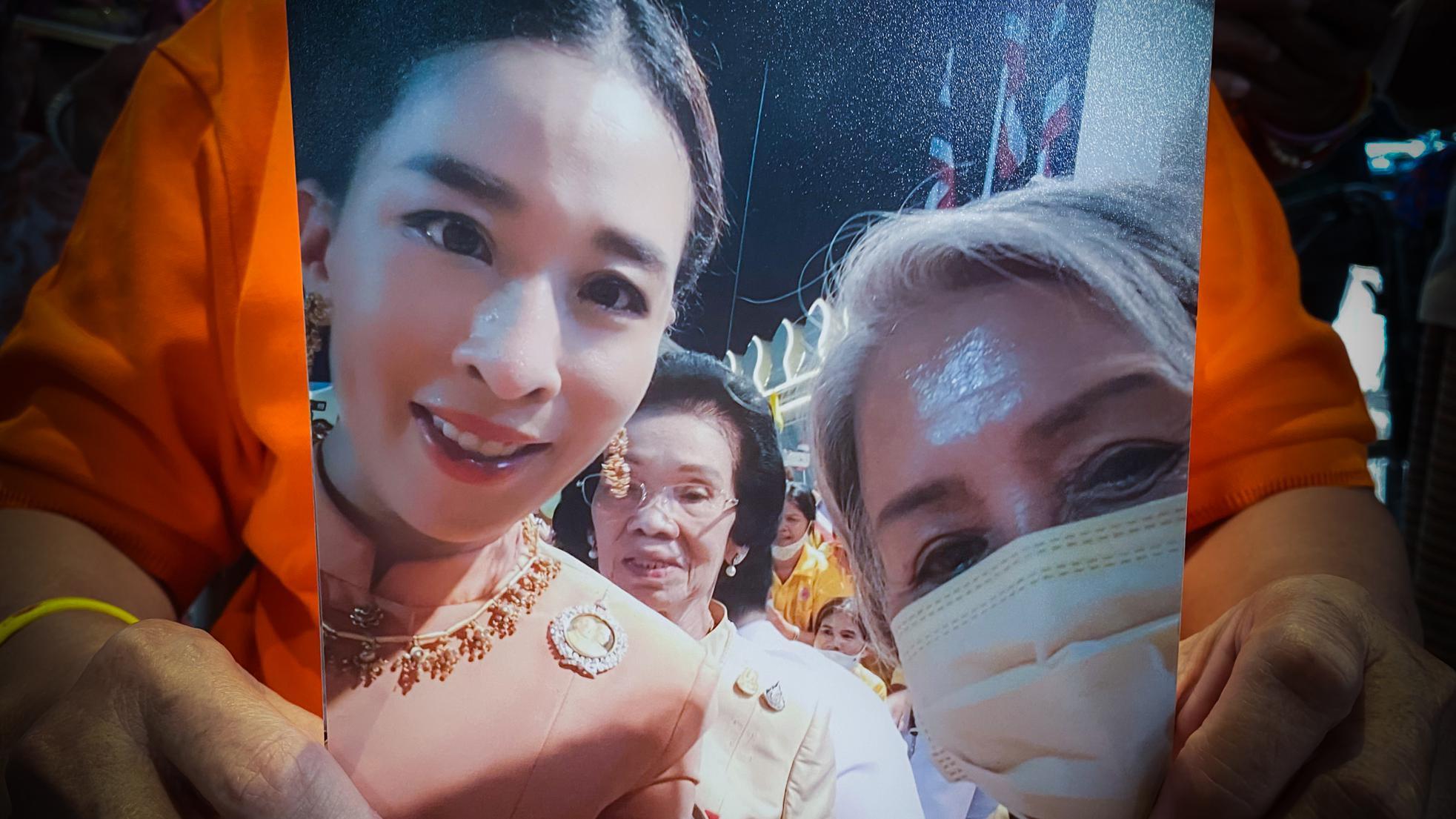 เซลฟีกับพระองค์ภา - ภาพทรงคุณค่าที่สุดในชีวิตของวรวิมล