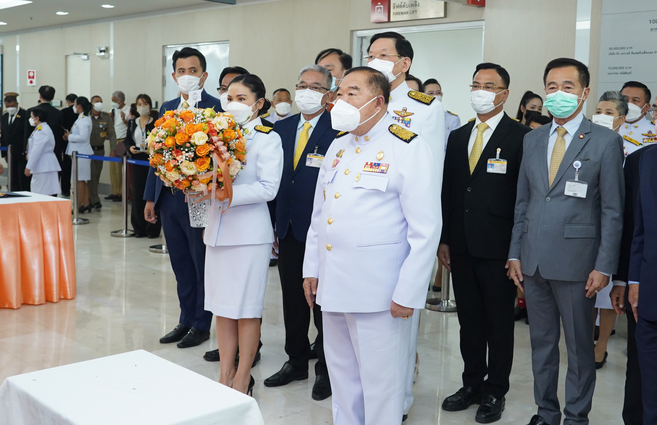 ประวิตร นำ ผู้บริหาร-ส.ส.พรรคพลังประชารัฐ ลงนามถวายพระพรเจ้าฟ้าพัชรกิติยาภาฯ
