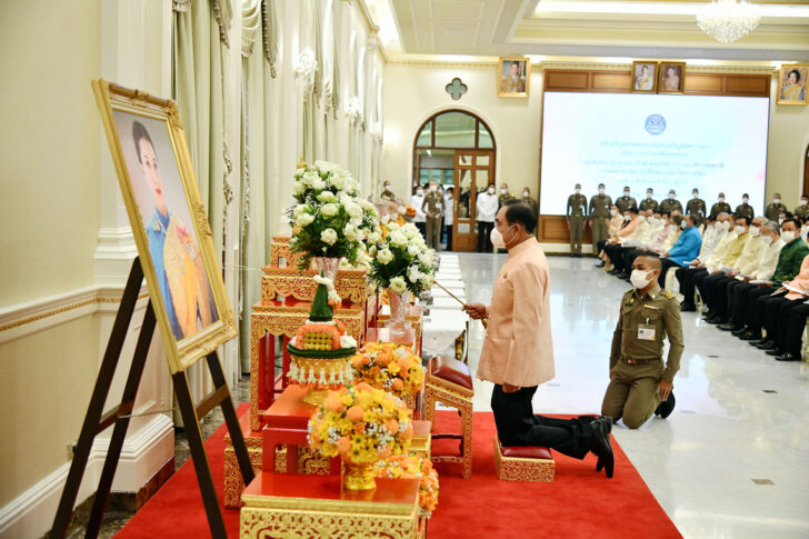 ประยุทธ์ นำครม. คู่สมรส เป็นประธานพิธีเจริญพระพุทธมนต์ ถวายพระพรชัยมงคลเจ้าฟ้าพัชรกิติยาภาฯ