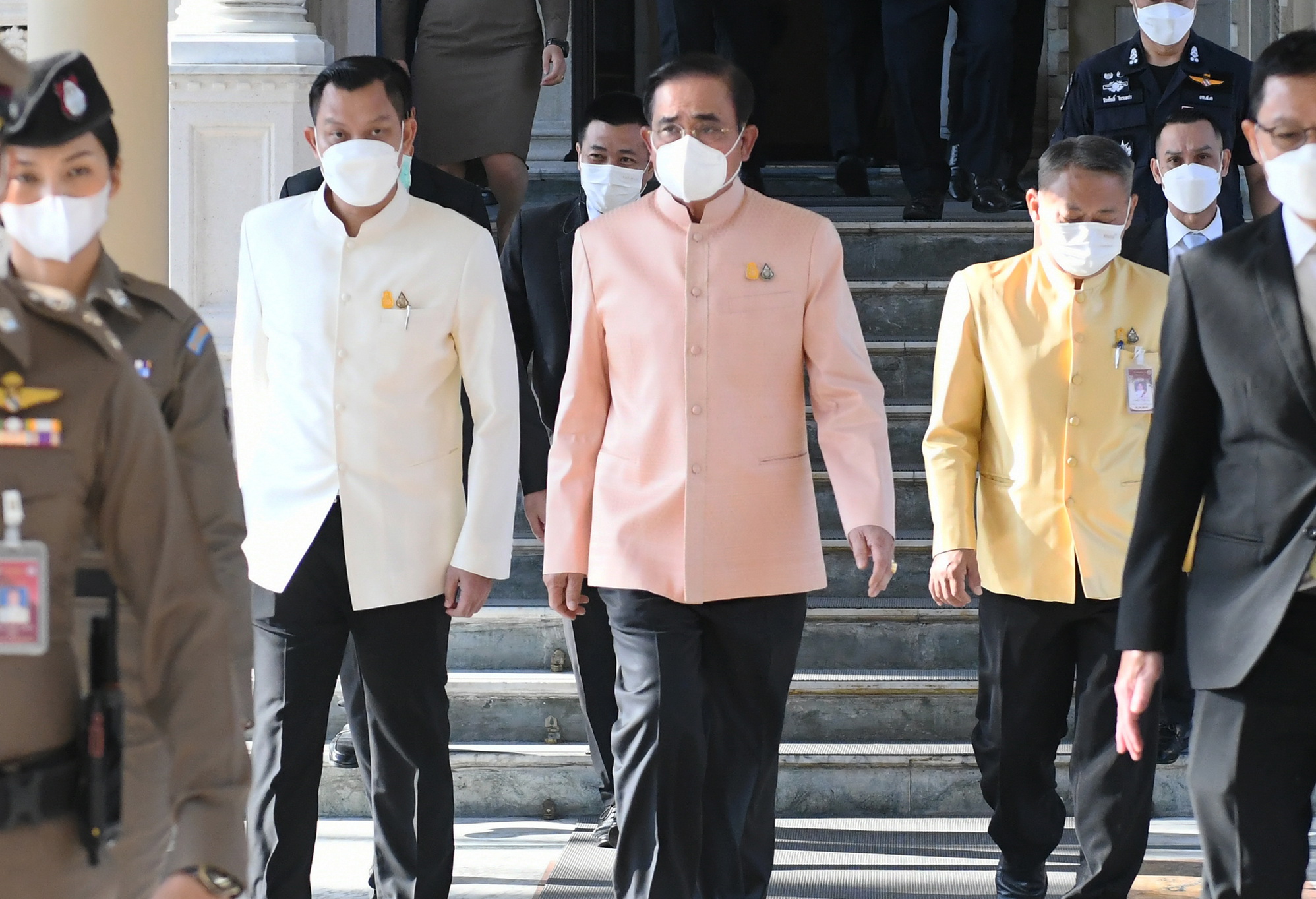 ประยุทธ์ สั่งรัฐมนตรีทุกกระทรวง เกาะติดน้ำท่วมใต้