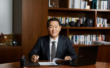 จองฮี ฮาน รองประธานกรรมการ, ประธานเจ้าหน้าที่บริหาร และหัวหน้าแผนก Device eXperience บริษัท ซัมซุง อิเลคโทรนิคส์ จำกัด