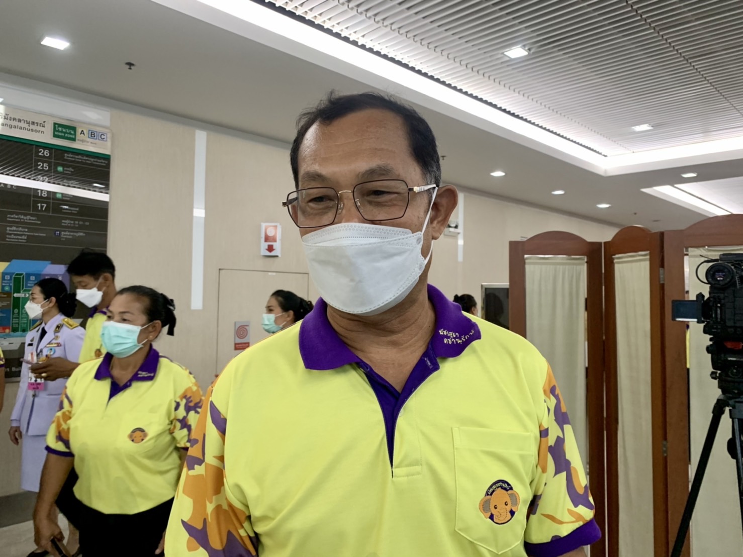 นายตระกูล สว่างอารมย์ ผู้แทนหมู่บ้านคชานุรักษ์และหมู่บ้านขยายผล 51 หมู่บ้า