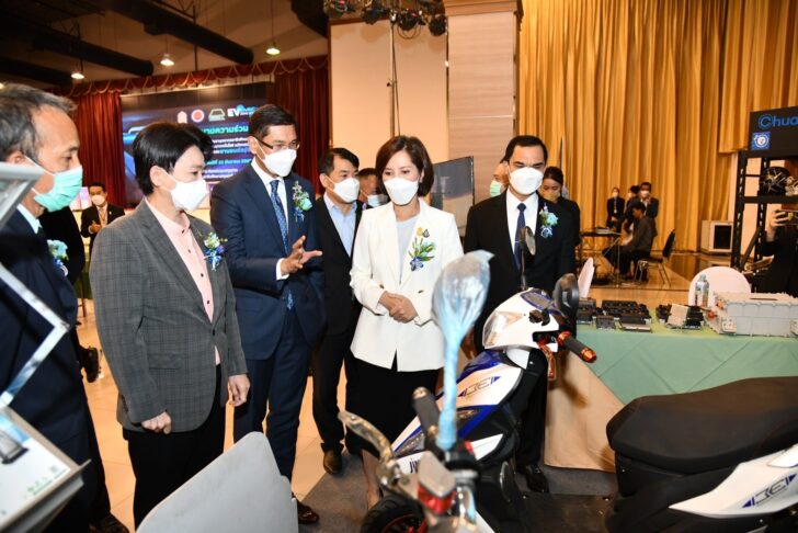 อาชีวะ จับมือ 38 หน่วยงานทำหลักสูตรยานยนต์ EV อาชีวะ จับมือ 38 หน่วยงานทำหลักสูตรยานยนต์ EV