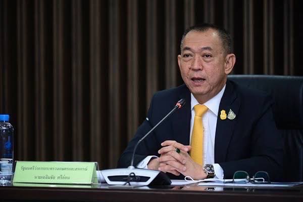 เฉลิมชัย มอบของขวัญปีใหม่ชาวประมง ดีเดย์โครงการสินเชื่อพิเศษ 5,000 ล้าน