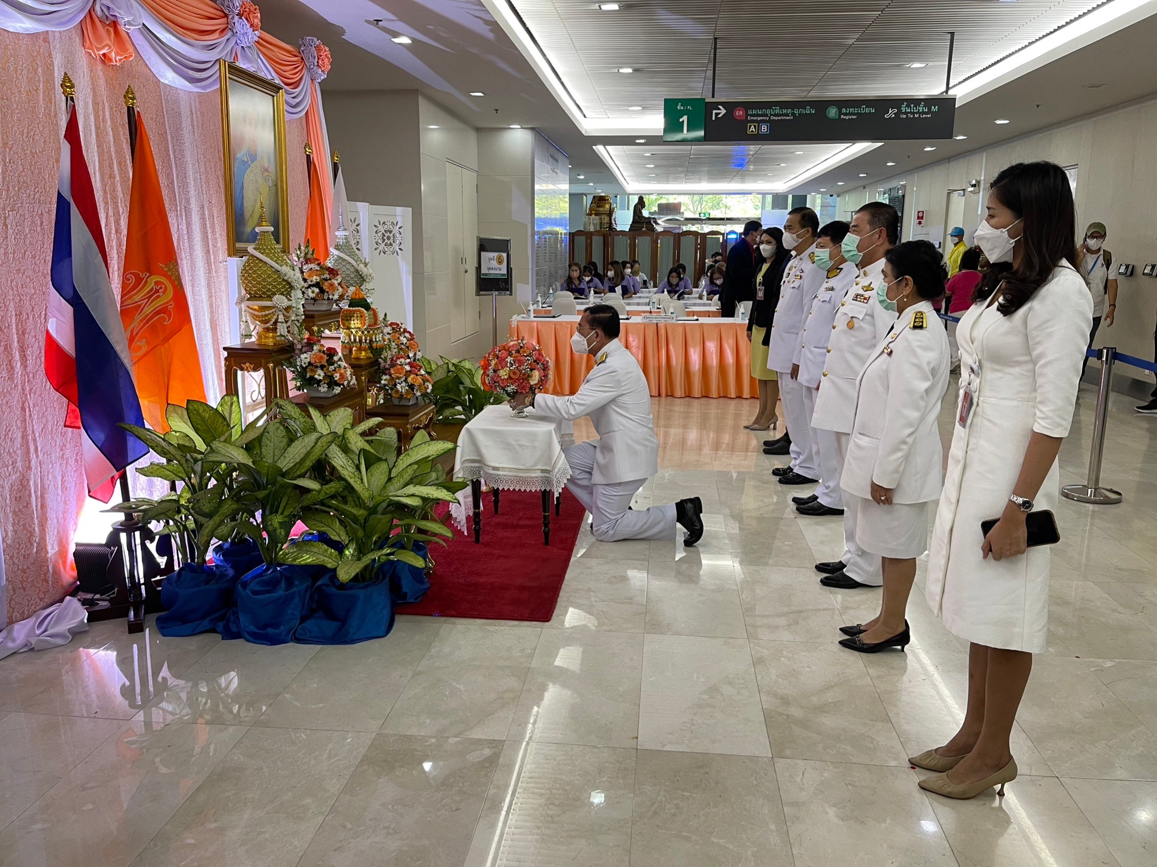 ผู้ช่วยรัฐมนตรี ประจำ พล.อ.ประวิตร ลงนามถวายพระพรองค์ภาฯ