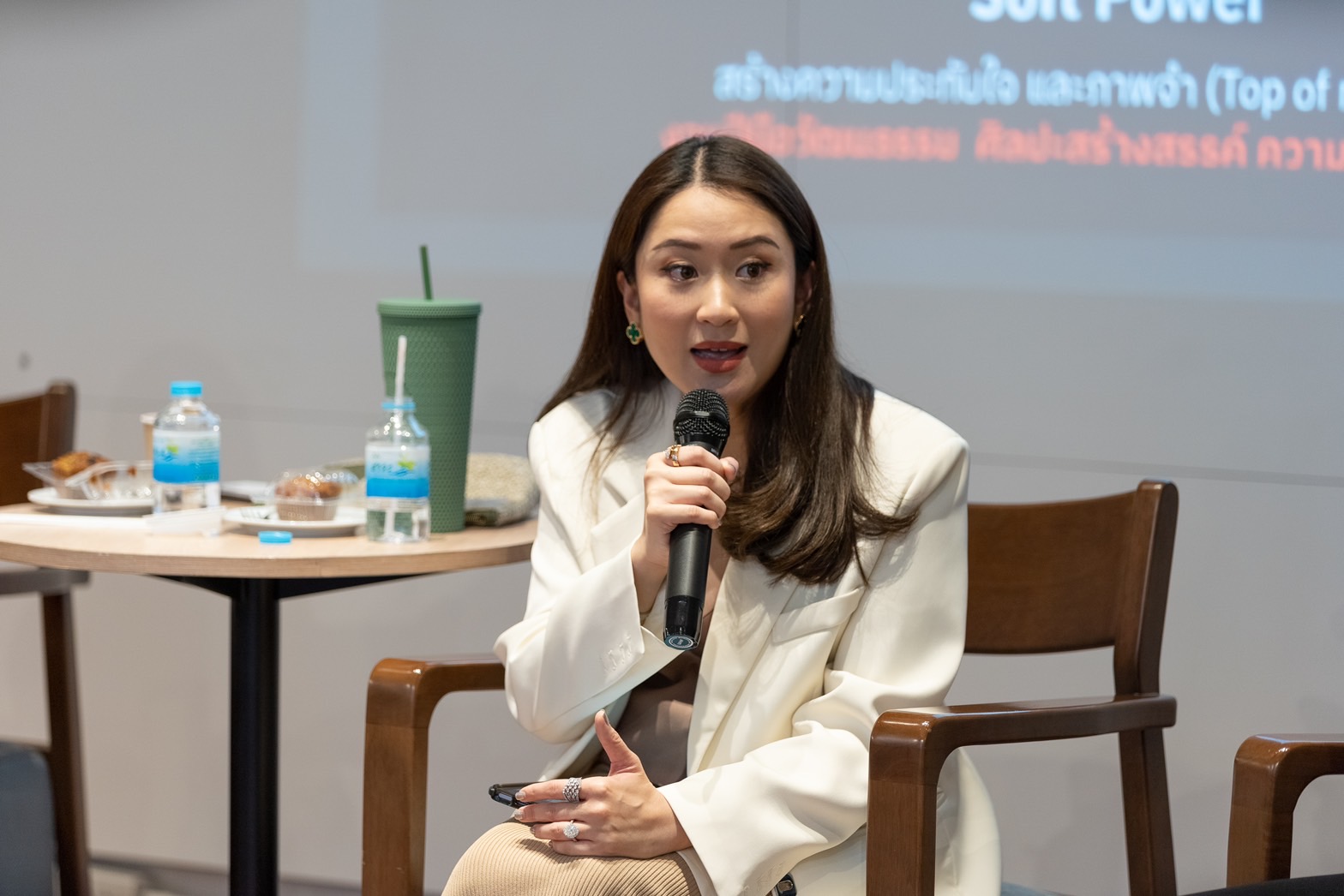 แพทองธาร ถกผู้ประกอบการ ปั้นไทยเป็นแลนด์มาร์ค ท่องเที่ยวเชิงสุขภาพ