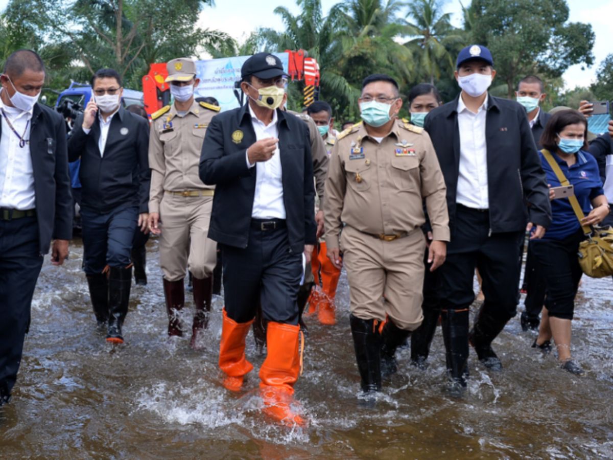 ประยุทธ์ ลงใต้ เยี่ยมผู้ประสบภัยน้ำท่วมด่วน หลังประชุมคณะรัฐมนตรี