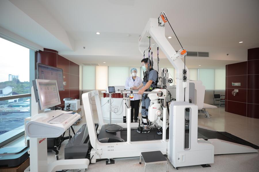 หุ่นยนต์ฝึกเดินบนลู่วิ่งออกกำลัง (WalkBOT) สำหรับฟื้นฟูกล้ามเนื้อและกระตุ้นระบบประสาทให้ฟื้นตัว