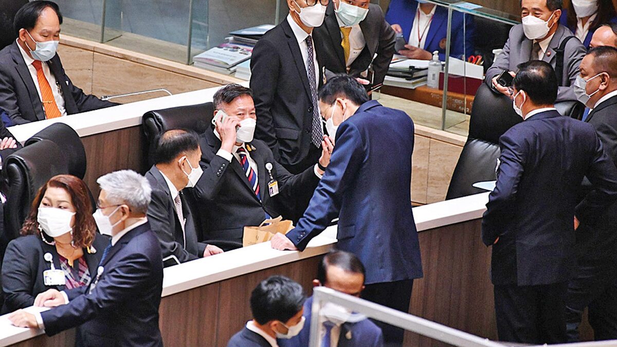 นิด้าโพล ชี้ ประชาชนไม่ปลื้มผลงาน ส.ส. ส่วนใหญ่ใช้เวลาทะเลาะกัน