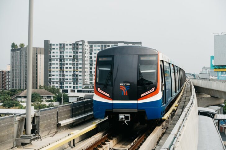 train-gca078912b_1280 กรุงเทพธนาคมโต้ BTS หยุดทวงหนี้สายสีเขียว รอศาลปกครองสูงสุดชี้ขาด