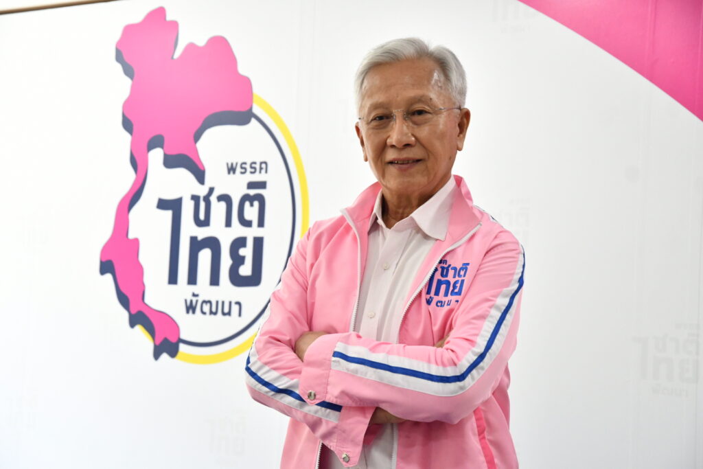นาย กนก วงศ์ตระหง่าน