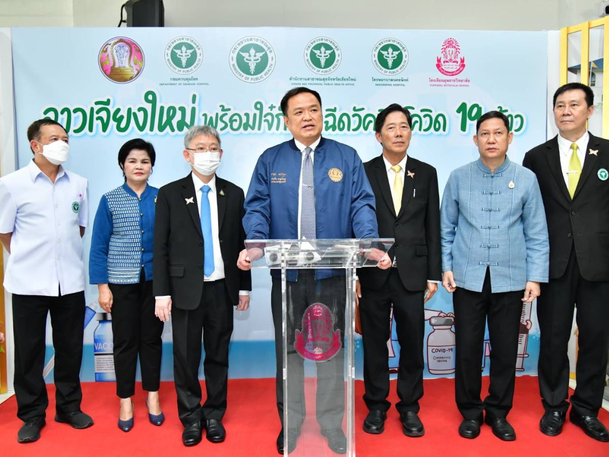 สธ.รณรงค์ฉีดวัคซีนโควิดอย่างน้อยคนละ 4 เข็ม ห่วงจังหวัดท่องเที่ยว