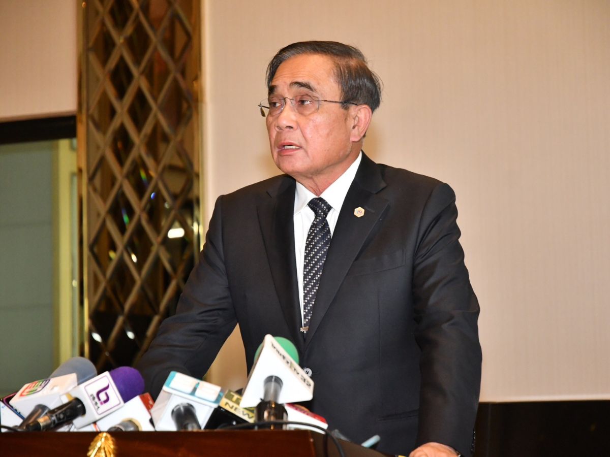 ประยุทธ์ กลับจากเบลเยียม ถึงประเทศไทย พูดเรื่องย้ายพรรค