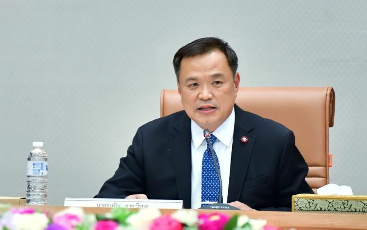 นายอนุทิน ชาญวีรกูล รองนายกรัฐมนตรีและรัฐมนตรีว่าการกระทรวงสาธารณสุข นายอนุทิน ชาญวีรกูล