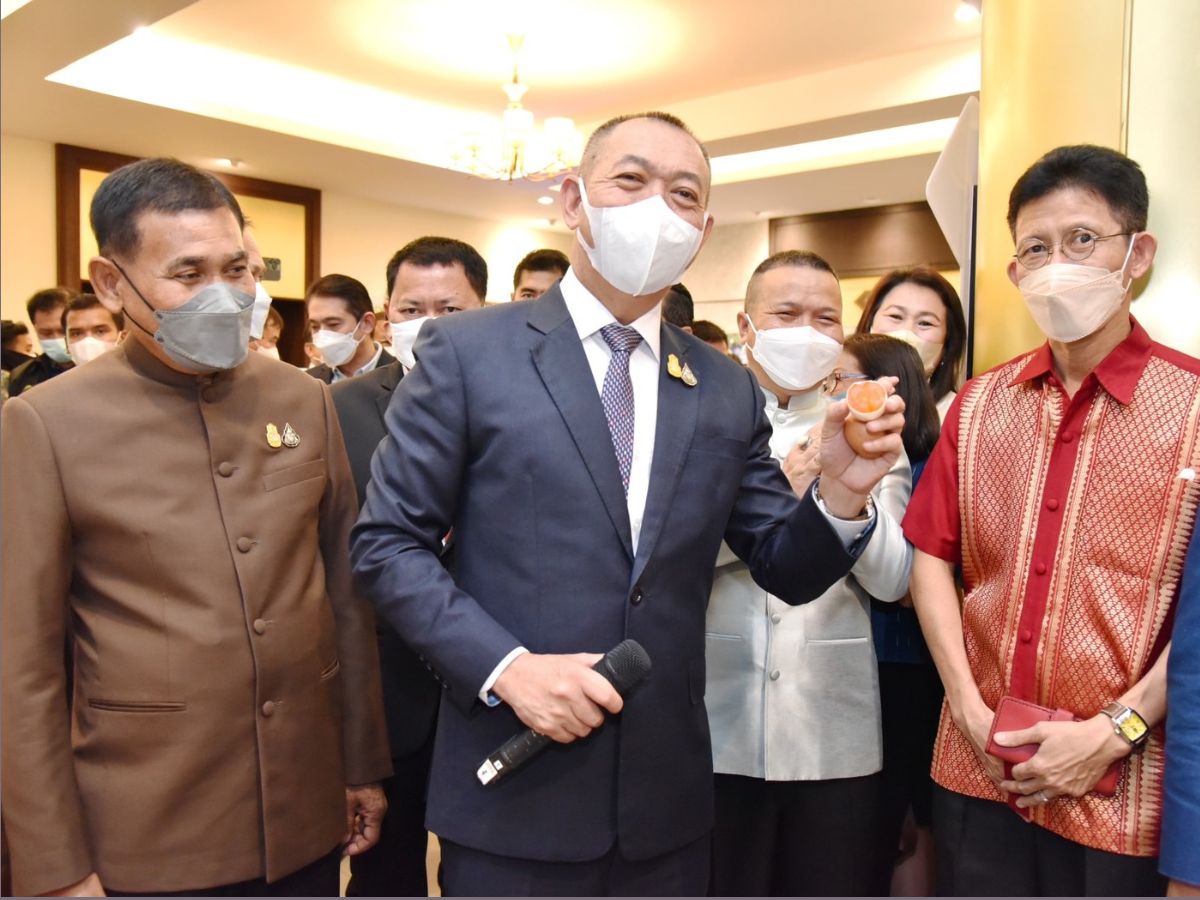 เฉลิมชัย ส่งสุขปีใหม่ ขนทัพสินค้า เปิดท่องเที่ยวเกษตร เข้าชมฟรี