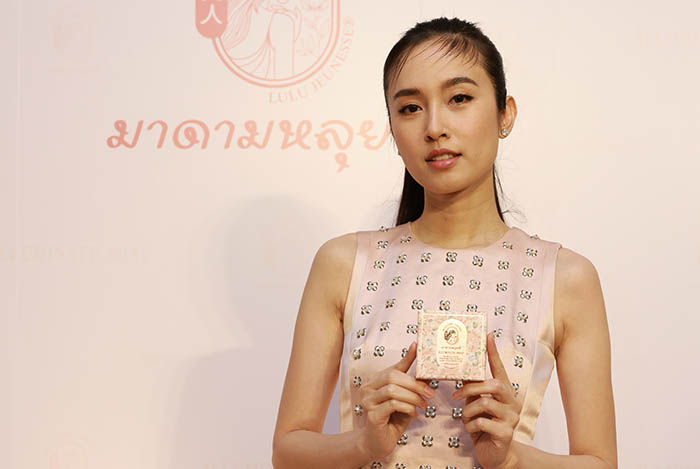 ปอย-ตรีชฎา เพชรรัตน์