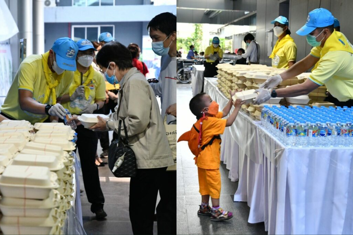 ในหลวง โปรดเกล้าฯ พระราชทานอาหารแจกประชาชน ณ รพ.จุฬาฯ