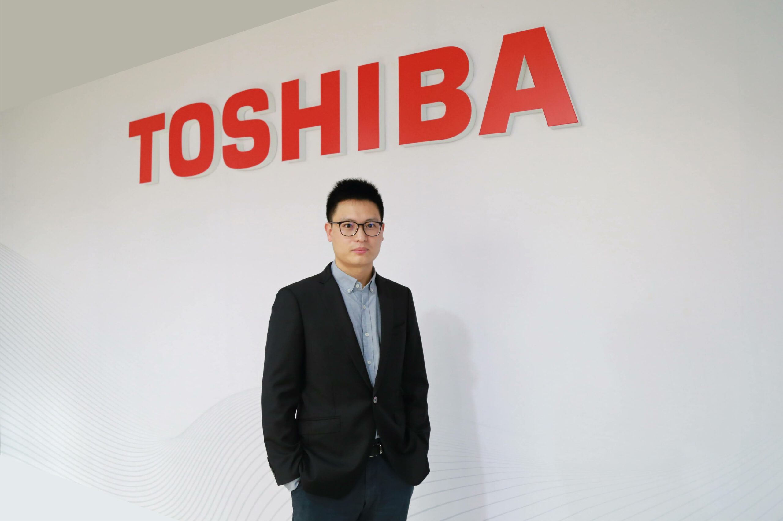 มร.อเล็กซ์ มา_Toshiba