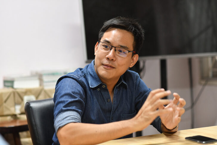 ยิ่งชีพ อัชฌานนท์ ยิ่งชีพ อัชฌานนท์