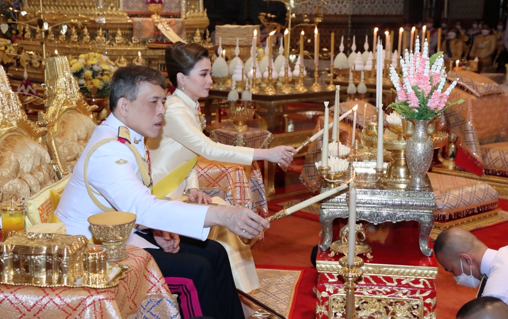 ในหลวง ทรงบำเพ็ญพระราชกุศลทักษิณานุปทานวันคล้ายวันพระราชสมภพ ร.9