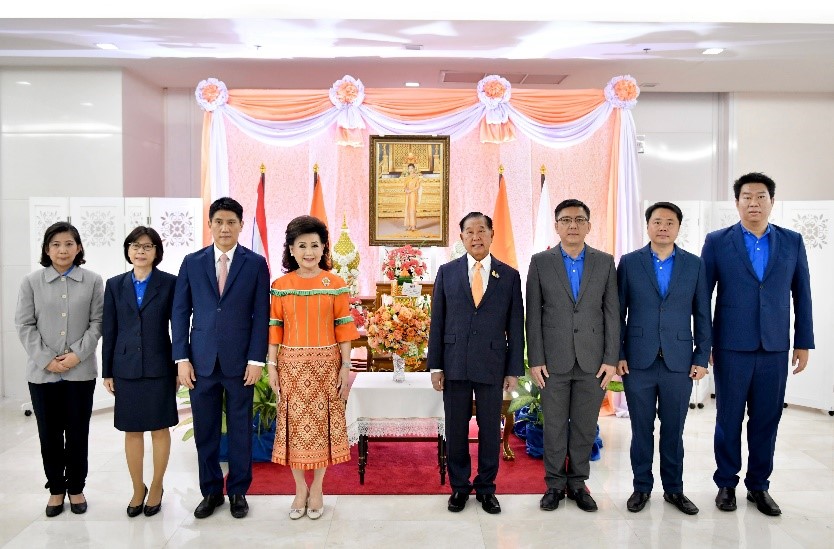 TOA ถวายแจกันดอกไม้ และลงนามถวายพระพร สมเด็จพระเจ้าลูกเธอเจ้าฟ้าพัชรกิติยาภา นเรนทิราเทพยวดี กรมหลวงราชสาริณีสิริพัชร มหาวัชรราชธิดา