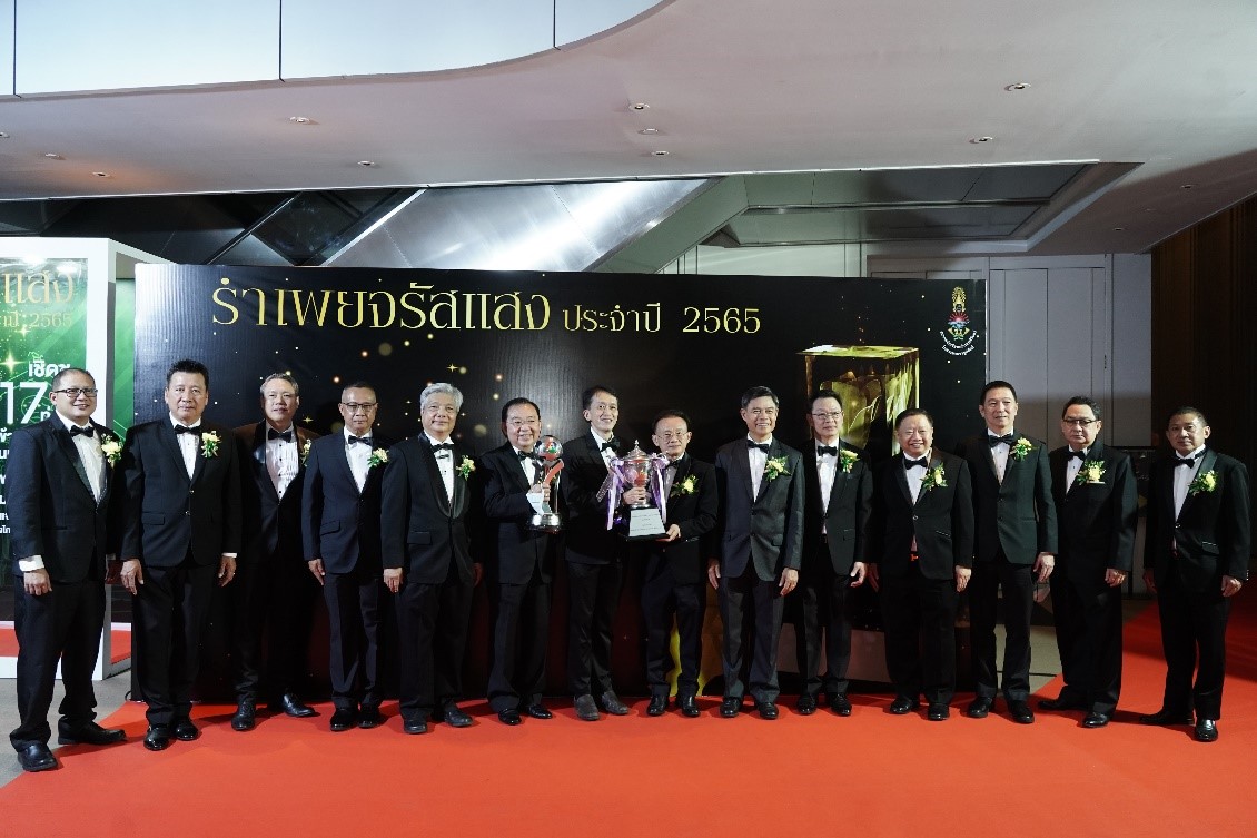 สุภาพบุรุษลูกแม่รำเพยแห่งปี 2565 เข้ารับรางวัล “รำเพยจรัสแสง”