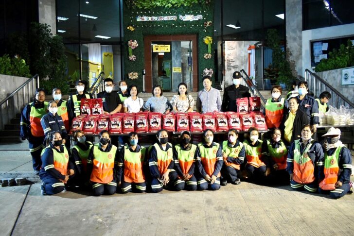 1 อ.เปิ้ล สุมาลี มอบข้าวสาร