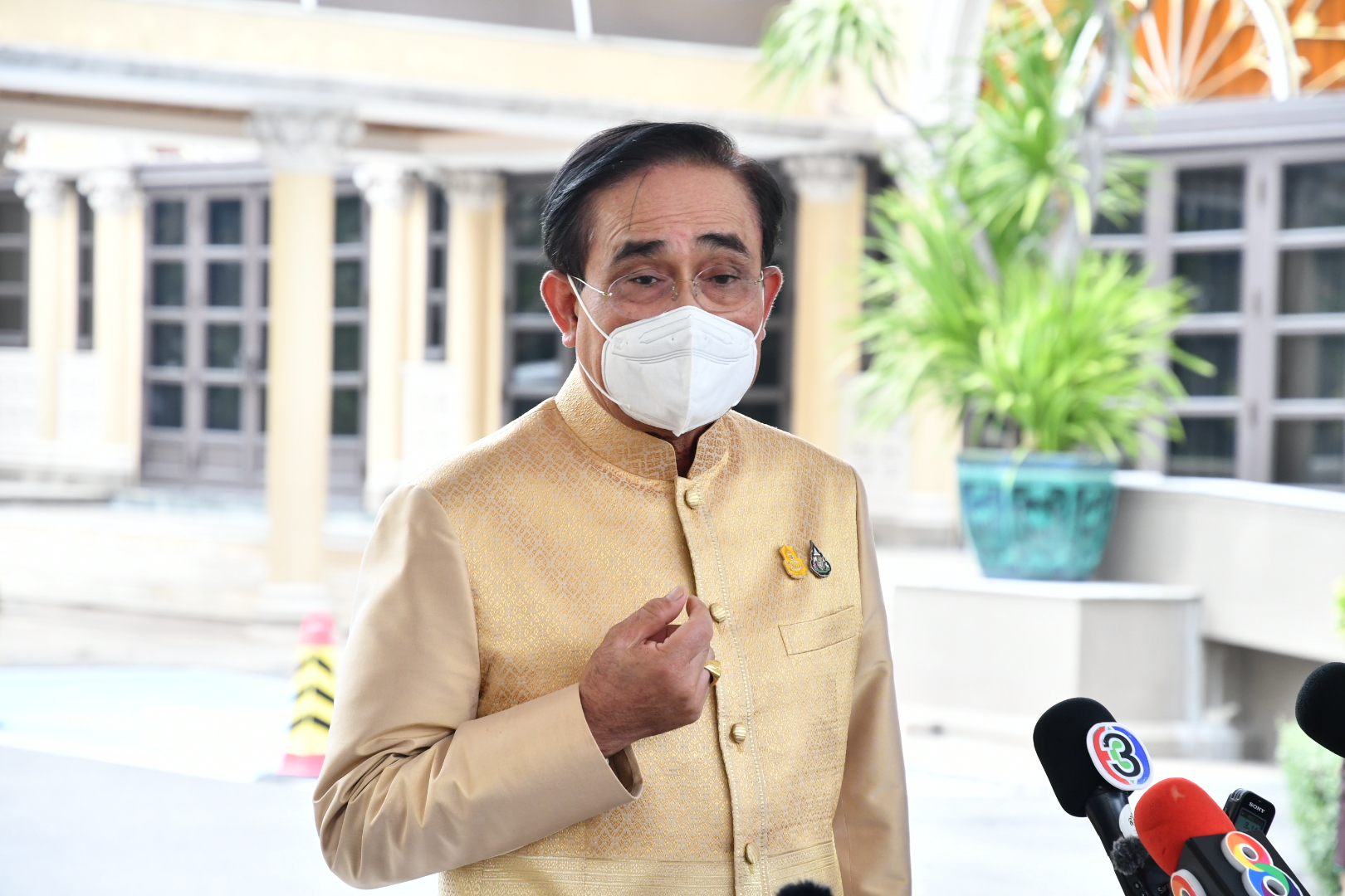 ประยุทธ์ สมัครสมาชิกพรรครวมไทยสร้างชาติแน่ แต่คุยทุกเรื่องกับประวิตร