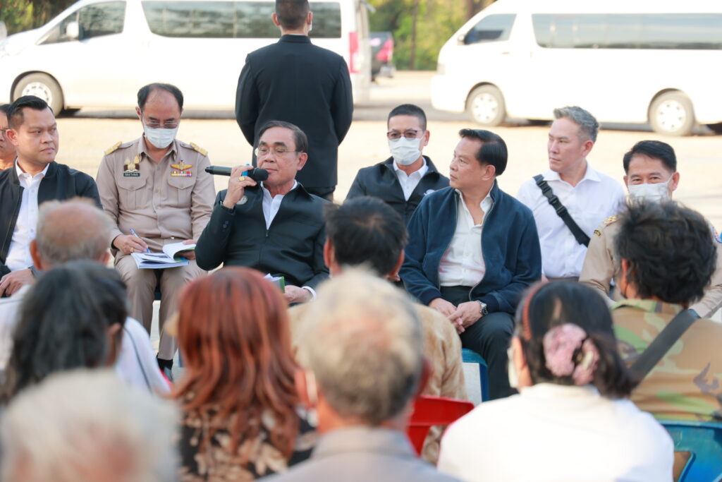 ประยุทธ์ ลงพื้นที่ ด่านช้างแก้ปัญหาที่ดินทำกินให้ชาวบ้าน