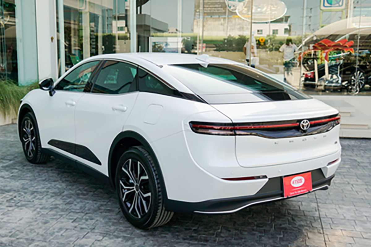 TOYOTA Crown Crossover
