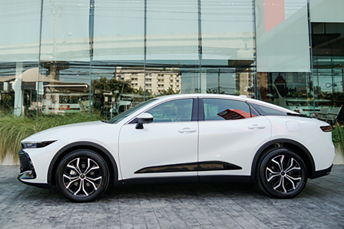TOYOTA Crown Crossover