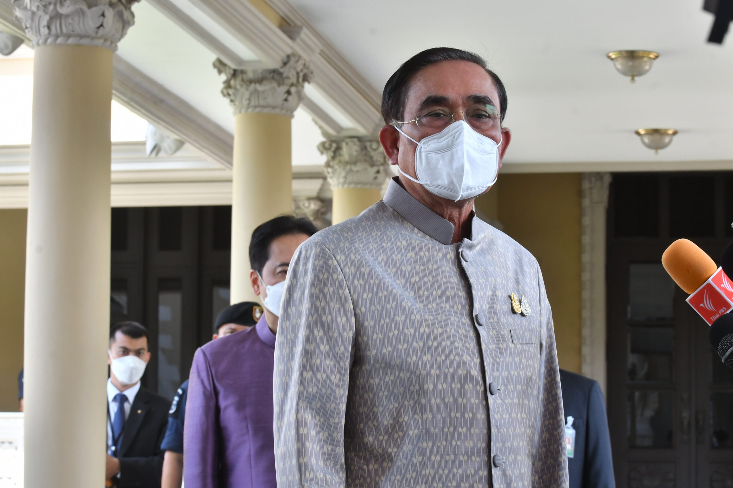 ประยุทธ์ฉุนคำถามสื่อ ไม่ได้ผูกขาประวิตร จะลงพื้นที่ไหนก็ได้