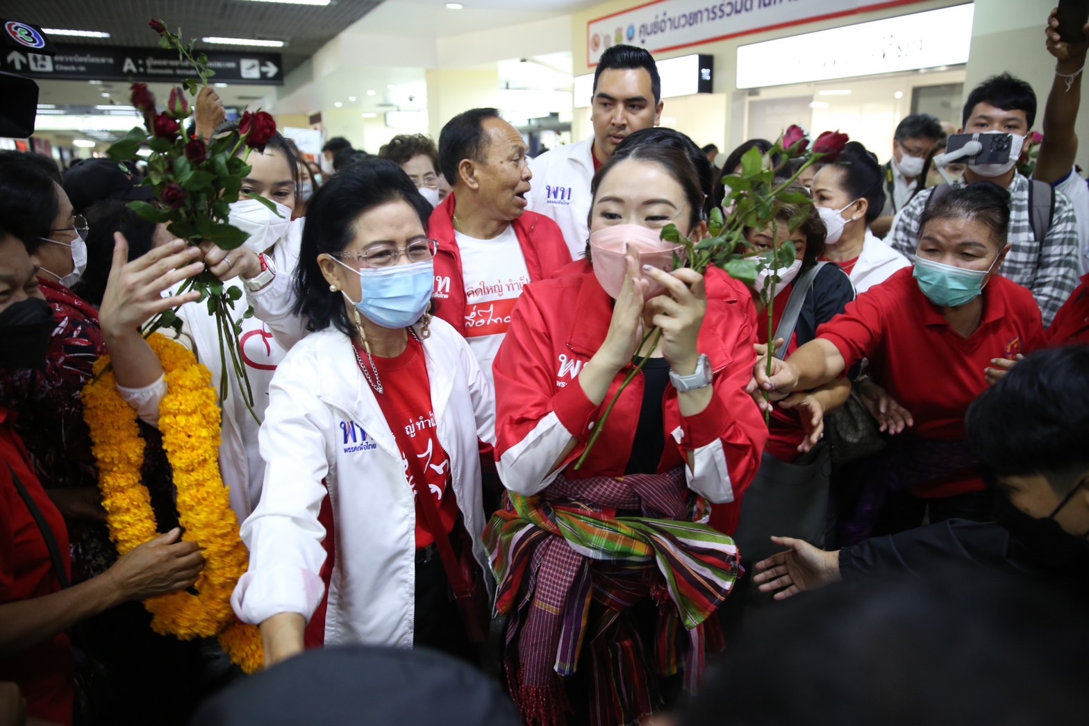 อุ๊งอิ๊ง นำทัพเพื่อไทยปราศรัยใหญ่อุดรฯ “เศรษฐา” แค่ส่งกำลังใจ ไม่ได้ร่วมทริป