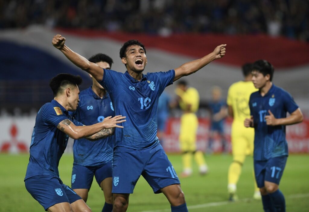 ผลบอล เอเชียนคัพ ไทยถล่มมาเลเซีย 3-0 เข้าชิงกับเวียดนาม