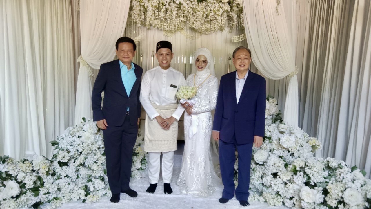 สนธิรัตน์ ร่วมงานแต่ง ลูกสาววัชระ ยาวอหะซัน โชว์สัมพันธ์บ้านใหญ่นราธิวาสเหนียวแน่น