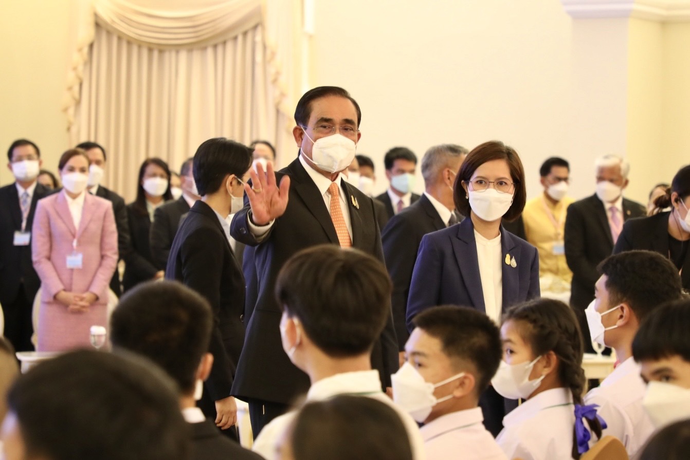 นำเด็กดีพบประยุทธ์