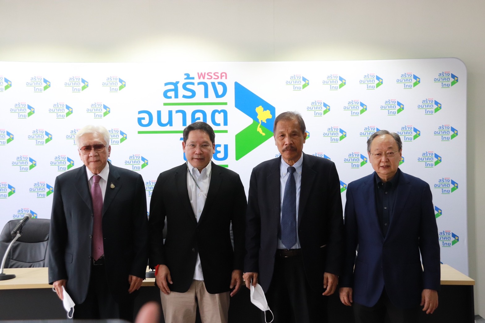 สร้างอนาคตไทย เปิดตัวดำรงค์ พิเดช-นายพิเชษฐ สถิรชวาล ร่วมงานการเมือง