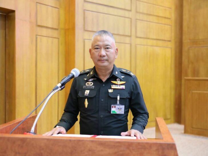 พล.ท.ธีรพงศ์ ปัทมสิงห์ ณ อยุธยา เจ้ากรมกิจการพลเรือนทหาร ในฐานะโฆษกกองบัญชาการกองทัพไทย กองทัพไทยรับมีเจ้าหน้าที่เกี่ยวข้องตบทรัพย์ทุนจีนสีเทา