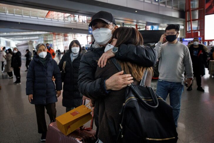 People embrace at the international arrivals gate at Beijing Capital International Airport after China lifted the COVID-19 quarantine requirement for inbound travellers in Beijing จีนเปิดประเทศ