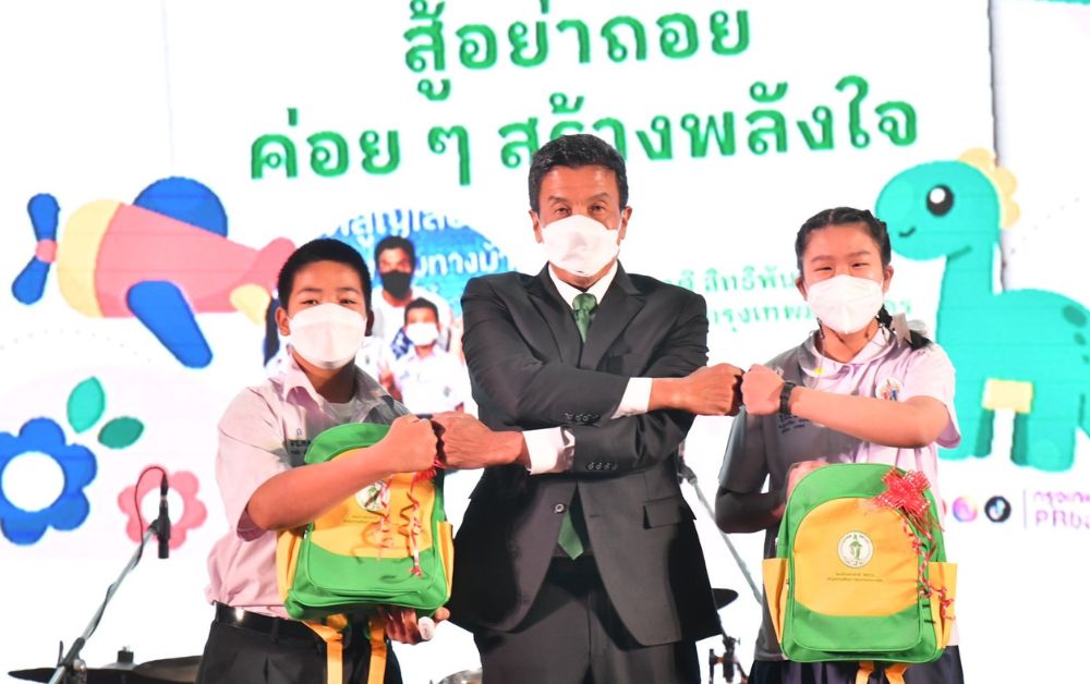 ชัชชาติวิ่งเปิด 2 พิธีเปิดงานวันเด็ก กทม.