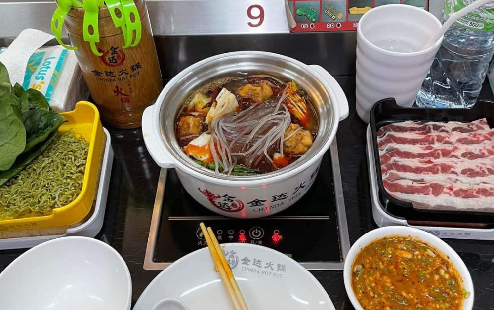 สุกี้จินดา ประชาราษฎร์บำเพ็ญ 5 ปิดร้าน 2 วัน ตรวจสาเหตุหนอนในน้ำซุป
