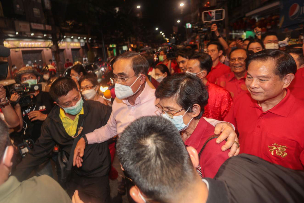 ประยุทธ์ ลงพื้นที่ประเดิมเป็นนักการเมือง เยาวราชแตก แฟนคลับรุมเซลฟี่