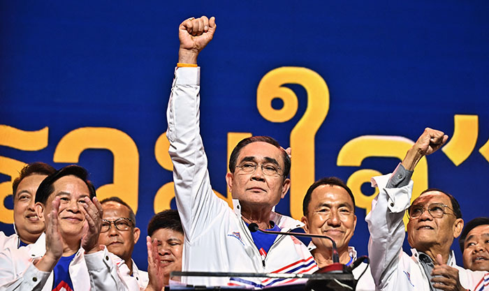 ประยุทธ์ : ปราศรัยรื้อประเทศไทย โหนทหารเสือราชินี ทำต่อ ทำใหม่ ทำเพิ่ม